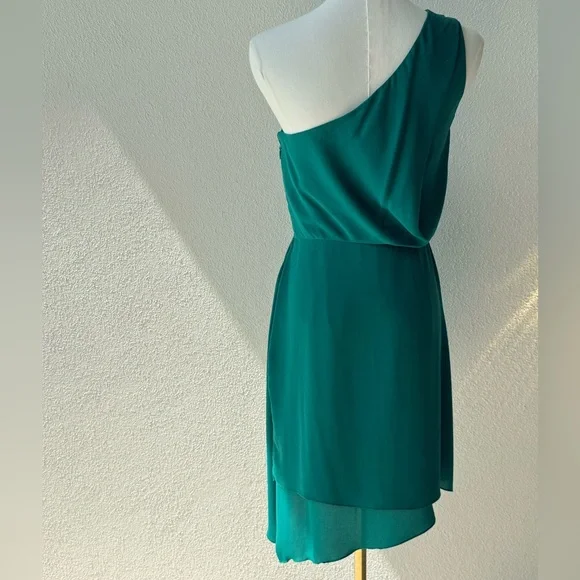 ‼️Vintage‼️ BCBGMaxAzria Rare gorgeous green One-Shoulder Dress, size 2 - Picture 8 of 11